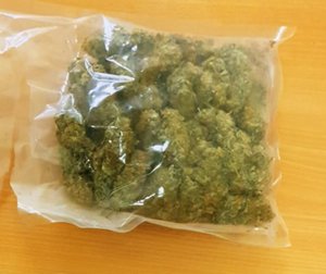marihuana w foliowym woreczku z zapięciem strunowym