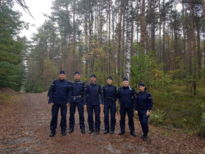 Zdjęcie przedstawia policjantów drużyny Ultramaratończyków KSP