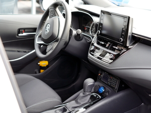 Nowe radiowozy i przyczepy do przewozu koni trafiły do KSP