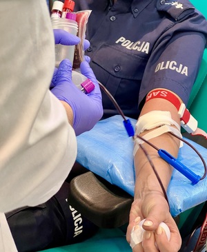 Podziel się cennym darem – akcja honorowego oddawania krwi przez komendą stołeczną