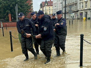 Stołeczni policjanci w pełnej gotowości do pomocy powodzianom- Nysa wrzesień 2024r