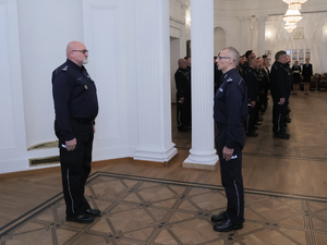 Listy gratulacyjne i nagrody dla stołecznych policjantów i pracowników