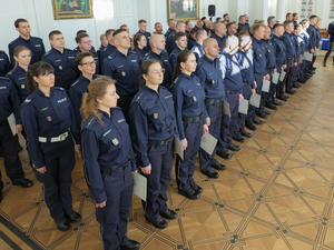 Listy gratulacyjne i nagrody dla stołecznych policjantów