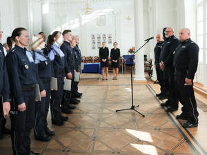 Listy gratulacyjne i nagrody dla stołecznych policjantów