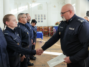 Listy gratulacyjne i nagrody dla stołecznych policjantów