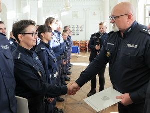 Listy gratulacyjne i nagrody dla stołecznych policjantów