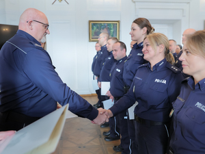 Listy gratulacyjne i nagrody dla stołecznych policjantów