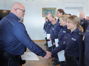 Listy gratulacyjne i nagrody dla stołecznych policjantów