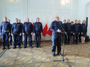 Listy gratulacyjne i nagrody dla stołecznych policjantów