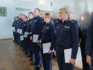 Listy gratulacyjne i nagrody dla stołecznych policjantów