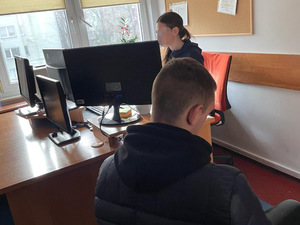 Działali na zlecenie osoby wyłudzającej telefony komórkowe