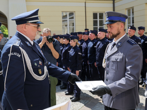 Ślubowanie nowych policjantów i awanse na wyższe stopnie służbowe