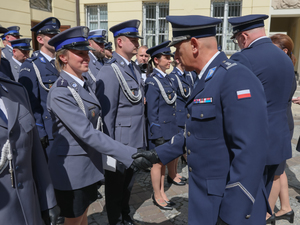 Ślubowanie nowych policjantów i awanse na wyższe stopnie służbowe