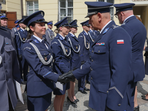 Ślubowanie nowych policjantów i awanse na wyższe stopnie służbowe