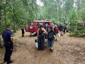 POLICJANCI POMOGLI W EWAKUACJI LEŚNEGO OBOZU HARCERSKIEGO