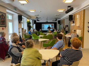 &quot;Bezpieczny senior&quot; - policjanci uczą seniorów, jak unikać zagrożeń