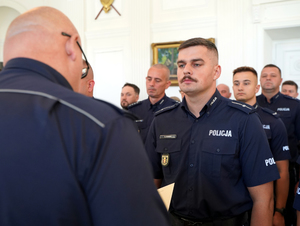 Listy gratulacyjne i nagrody dla stołecznych policjantów