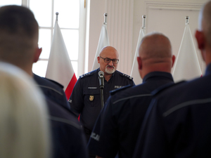 Listy gratulacyjne i nagrody dla stołecznych policjantów