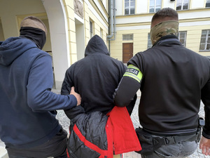 Aresztowani za przestępczość samochodową – akcja stołecznych policjantów w Warszawie i Krakowie