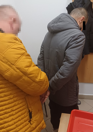 Prowadził mimo zakazu i pod wpływem alkoholu, został zatrzymany przez policjantów