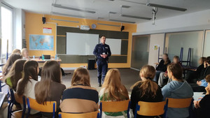 Z profilaktyką wśród młodzieży – o zagrożeniach w sieci i odpowiedzialności