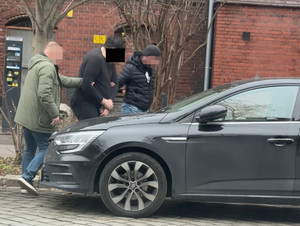Poszukiwani listami gończymi zatrzymani we Wrocławiu przez stołecznych policjantów