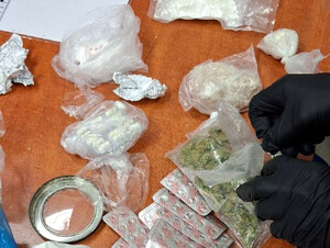 Stołeczni wywiadowcy zatrzymali dwie osoby posiadających znaczną ilość narkotyków