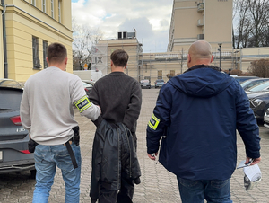 CZWÓRKA OSZUSTÓW ZATRZYMANA NA GORĄCYM UCZYNKU