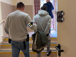 CZWÓRKA OSZUSTÓW ZATRZYMANA NA GORĄCYM UCZYNKU