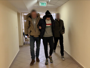 Z garażu narkotyki trafiały do lokalnych odbiorców. Policjanci zatrzymali 30-letniego pseudokibica