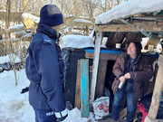 Policjanci z troską o los osób bezdomnych podczas dużych mrozów