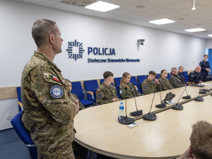 Wizyta uczniów Akademickiego Liceum Ogólnokształcącego w Białej Podlaskiej o profilu mundurowym w Komendzie Stołecznej Policji