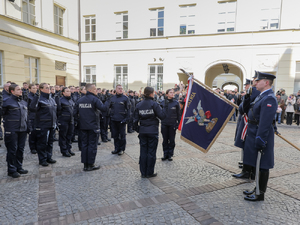 Ślubowanie nowo przyjętych policjantów w Komendzie Stołecznej Policji