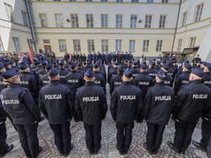 Ślubowanie nowo przyjętych policjantów w Komendzie Stołecznej Policji