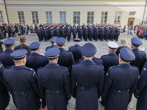Ślubowanie nowo przyjętych policjantów w Komendzie Stołecznej Policji