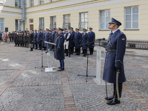 Ślubowanie nowo przyjętych policjantów w Komendzie Stołecznej Policji
