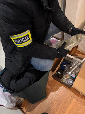 Kryminalni z Pragi Północ zatrzymali dwoje 24-latków do oszustwa na seniorce. Sąd tymczasowo ich aresztował