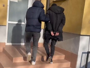 Pieniądze w zamrażalniku i "zaufany" człowiek, który miał ich pilnować - areszt za kolejne oszustwo