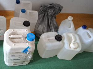 Zatrzymali poszukiwanego, który w trzech lokalach ukrywał narkotyki