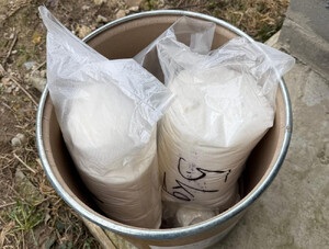 Zatrzymali poszukiwanego, który w trzech lokalach ukrywał narkotyki