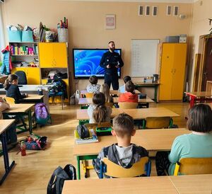 Spotkanie z policjantem w ramach projektu Fundacji Nasz Dom