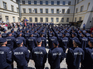 Ślubowanie nowo przyjętych policjantów