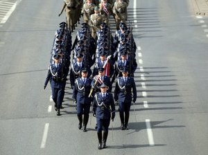 Kompania reprezentacyjna polskiej Policji podczas wielkiej defilady