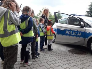 Spotkanie policjanta z dziećmi