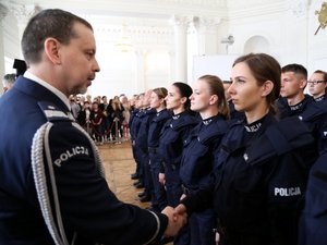 nadinsp. Paweł Dobrodziej wręcza legitymację służbową