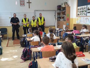 Policjanci na spotkaniu z uczniami SP nr 2 w Radzyminie