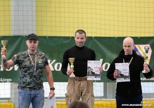 Policjanci na podium półmaratonu komandosa