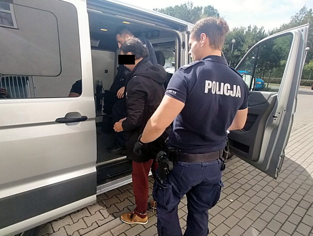 Poszukiwany listem gończym zatrzymany przez stołecznych policjantów. Ma do odbycia karę 11 lat pozbawienia wolności