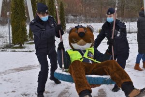 wizyta policjantów w ZSSP w Ostrówka