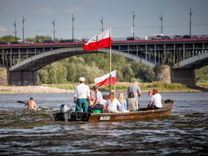 Rejs jednostek po rzece Wiśle w Warszawie